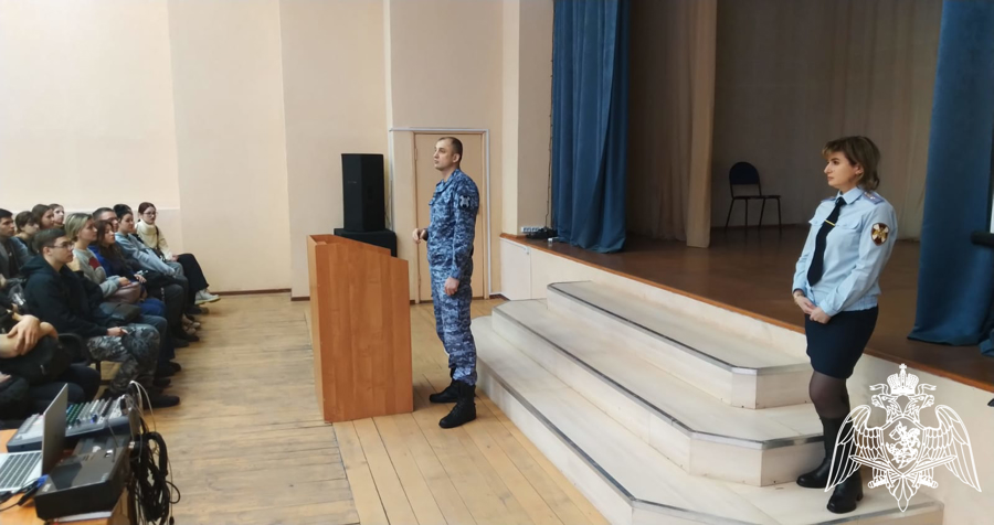 В Ивановской области росгвардейцы провели патриотические уроки, посвященные Дню Героев Отечества