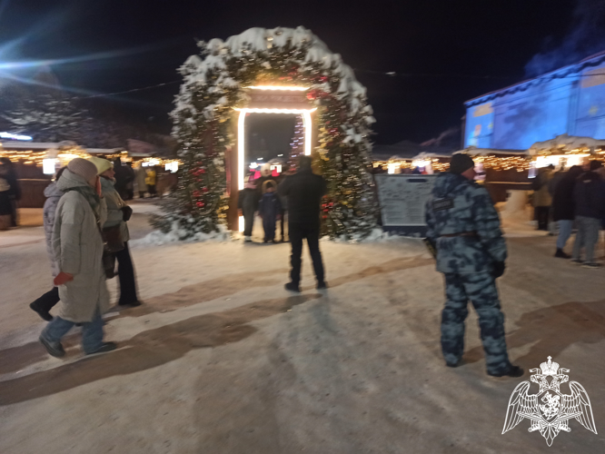 В Иванове сотрудники Росгвардии обеспечили охрану порядка во время праздничных богослужений в Рождество