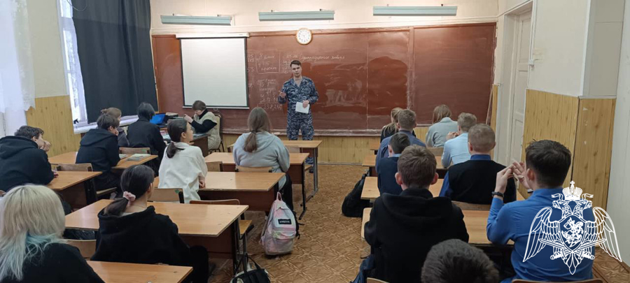 В Кинешме офицер Росгвардии поговорил с молодежью о поступлении в военные институты