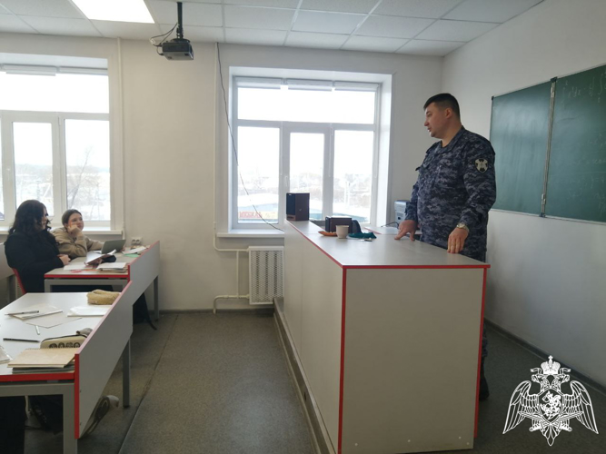Представители Росгвардии проводят профориентационные мероприятия в школах Ивановской области