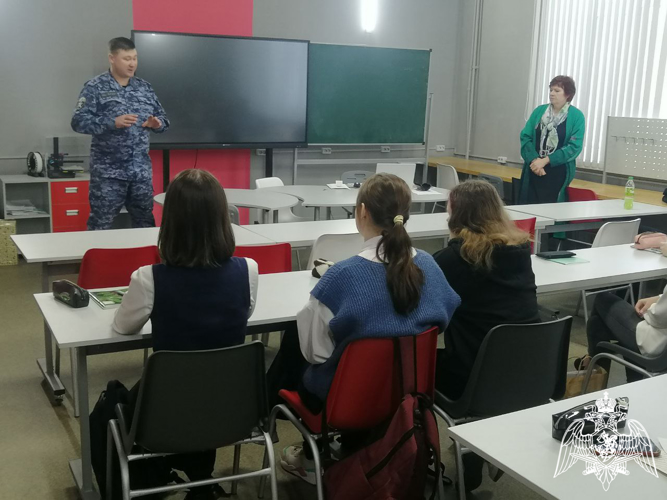 Представители Росгвардии проводят профориентационные мероприятия в школах Ивановской области