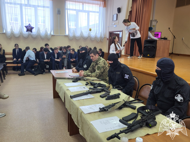 В Иванове росгвардейцы проводят профориентационные встречи со старшеклассниками