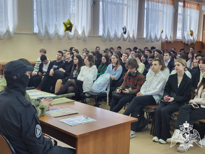 В Иванове росгвардейцы проводят профориентационные встречи со старшеклассниками