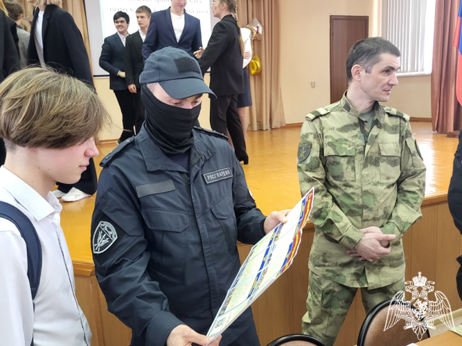 В Иванове росгвардейцы проводят профориентационные встречи со старшеклассниками