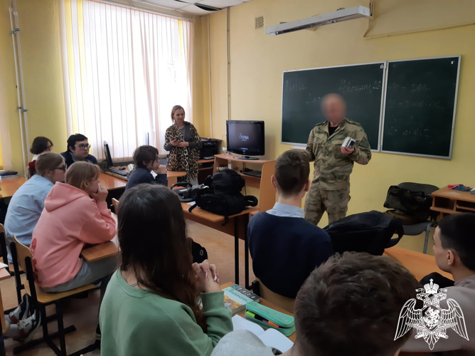 Сотрудники спецподразделений Росгвардии провели встречу со школьниками