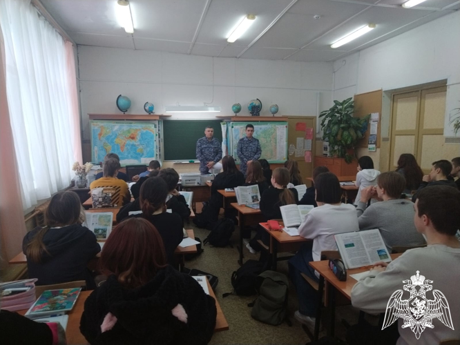 Росгвардейцы с Волонтерами Победы рассказали ивановским школьникам о Сталинградской битве