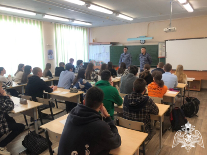 В Иванове росгвардейцы продолжают проводить профориентационные всречи со старшеклассниками образовательных учреждений региона