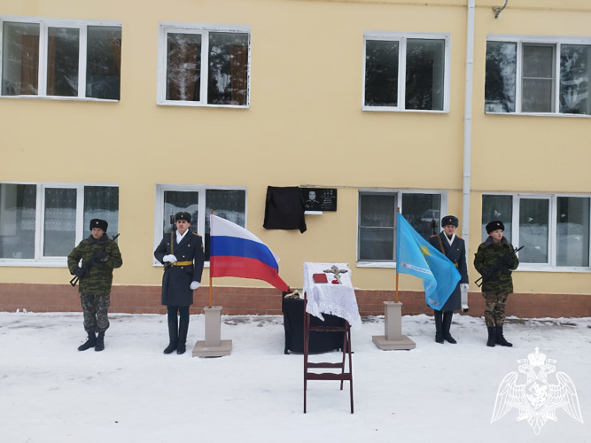 Руководитель регионального управления Росгвардии принял участие в открытии мемориальной доски