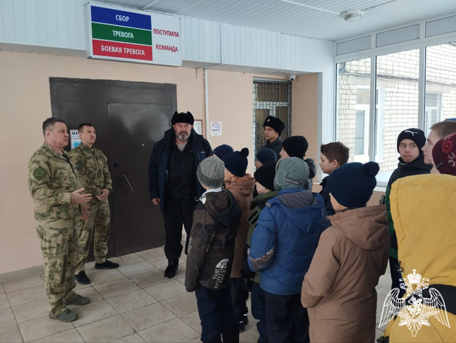 Бойцы ОМОН «Спарта» провели день открытых дверей для воспитанников «Гвардейской смены»
