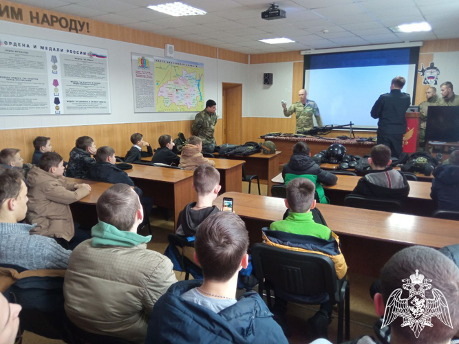 Бойцы ОМОН «Спарта» провели день открытых дверей для воспитанников «Гвардейской смены»