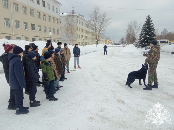 Бойцы ОМОН «Спарта» провели день открытых дверей для воспитанников «Гвардейской смены»