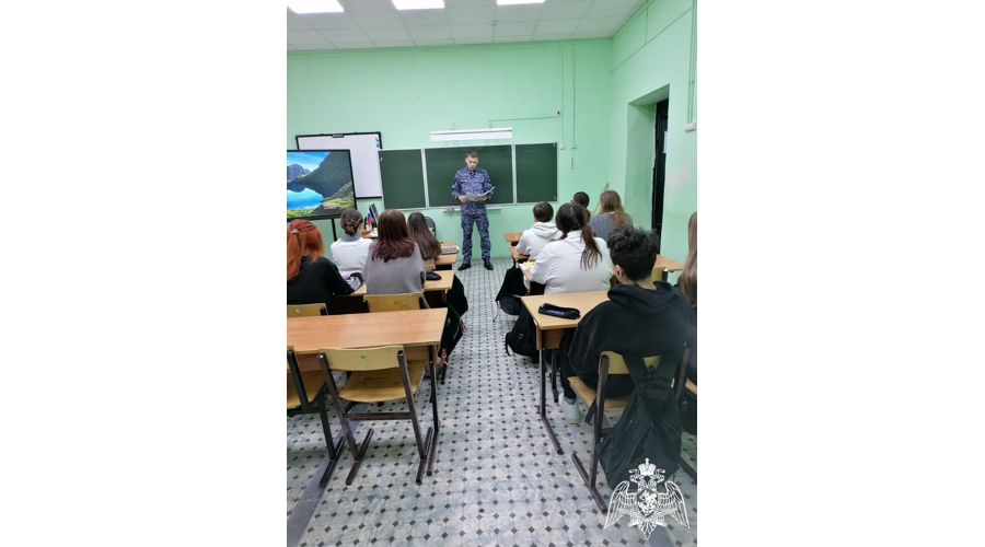 О защитниках Отечества рассказали ивановским школьникам и студентам сотрудники региональной Росгвардии