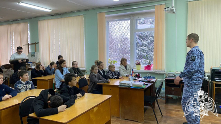 О защитниках Отечества рассказали ивановским школьникам и студентам сотрудники региональной Росгвардии