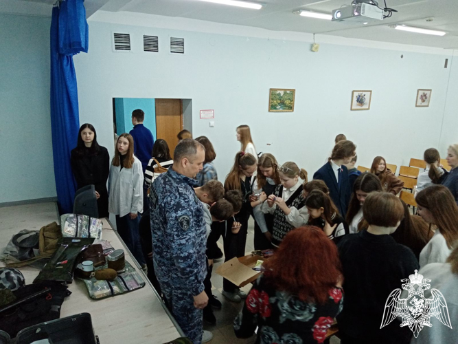 Росгвардейцы проводят уроки мужества для ивановских школьников