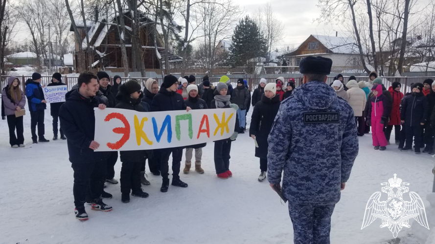 Офицеры Росгвардии приняли участие в проведении военно-патриотических соревнований среди школьников