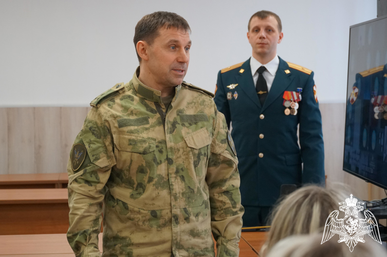 Росгвардейцы поздравили коллег-женщин с Международным женским днем