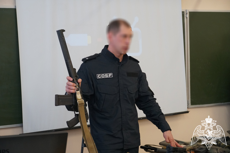 Урок, посвященный мужеству ивановских спецназовцев, провели офицеры Росгвардии