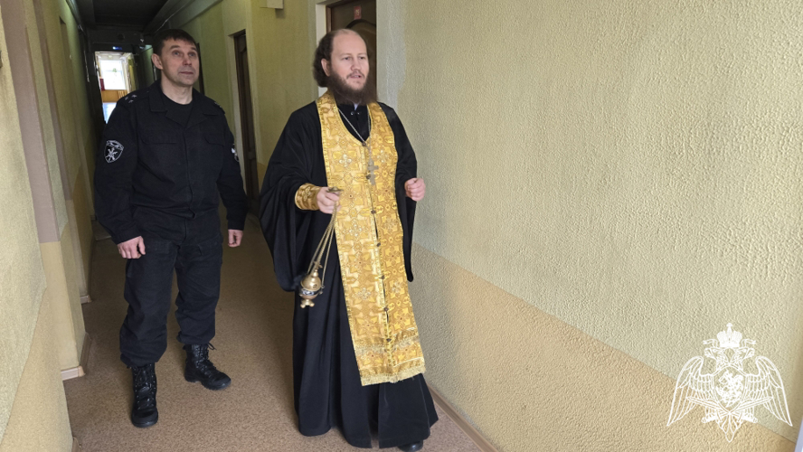 В региональном Управлении Росгвардии священнослужители совершили Чин благословения