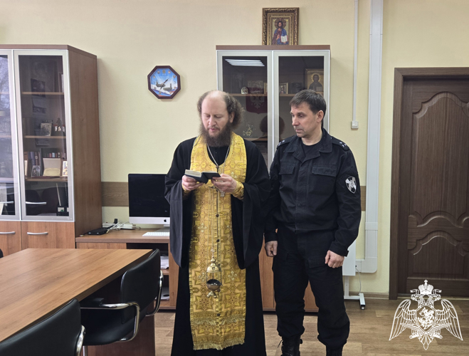 В региональном Управлении Росгвардии священнослужители совершили Чин благословения