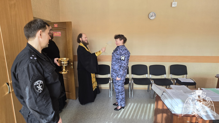 В региональном Управлении Росгвардии священнослужители совершили Чин благословения