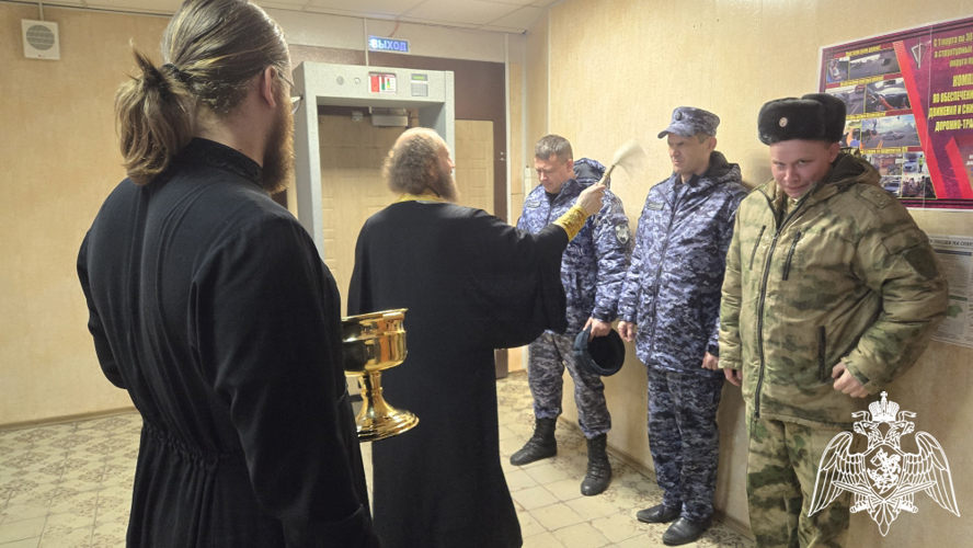 В региональном Управлении Росгвардии священнослужители совершили Чин благословения