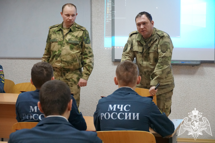 Офицеры Росгвардии рассказали кадетам о ведомственных ВУЗах