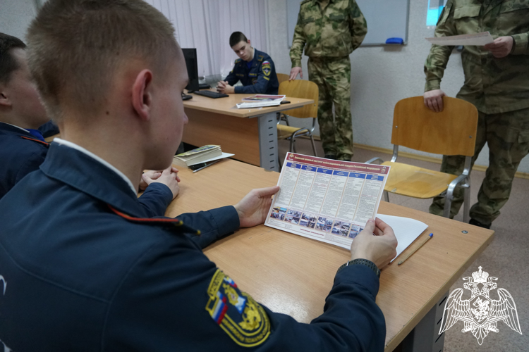 Офицеры Росгвардии рассказали кадетам о ведомственных ВУЗах