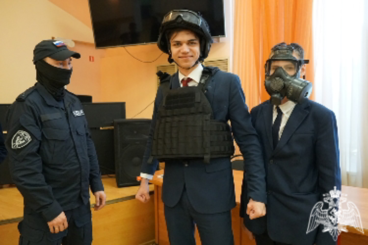 Росгвардейцы провели патриотическое мероприятие для ивановских лицеистов