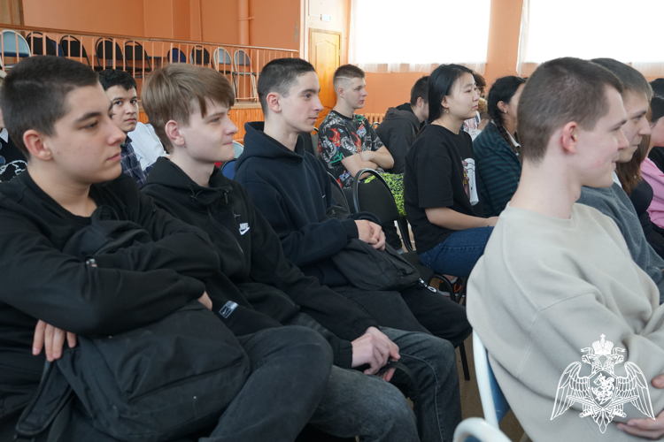 Росгвардейцы рассказали ивановским школьникам о ведомственных институтах