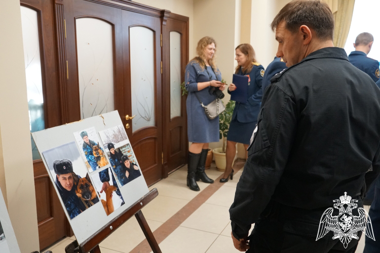 Руководитель управления Росгвардии стал почетным гостем на открытии фотовыставки