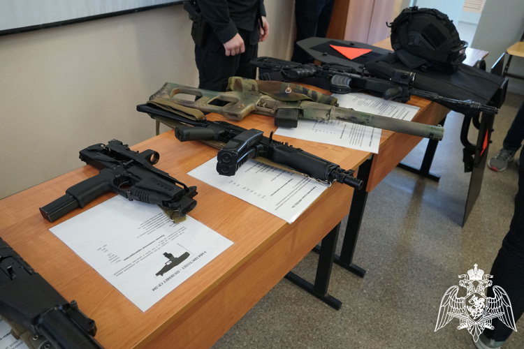 Урок, посвященный мужеству ивановских спецназовцев, провели офицеры Росгвардии