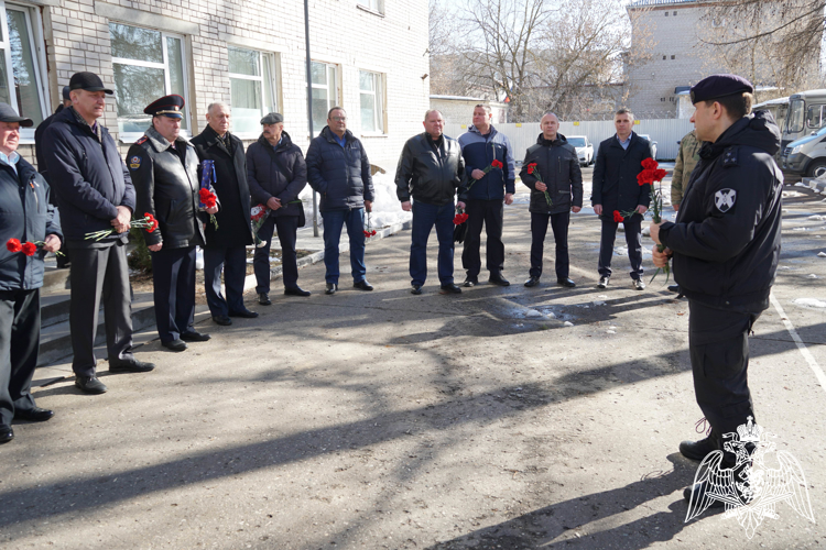 В День образования войск национальной гвардии в Иванове офицеры ведомства почтили память погибших коллег