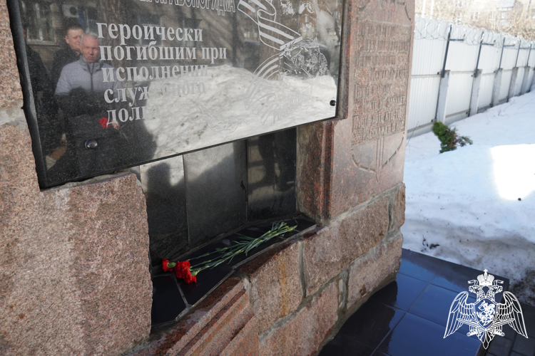 В День образования войск национальной гвардии в Иванове офицеры ведомства почтили память погибших коллег