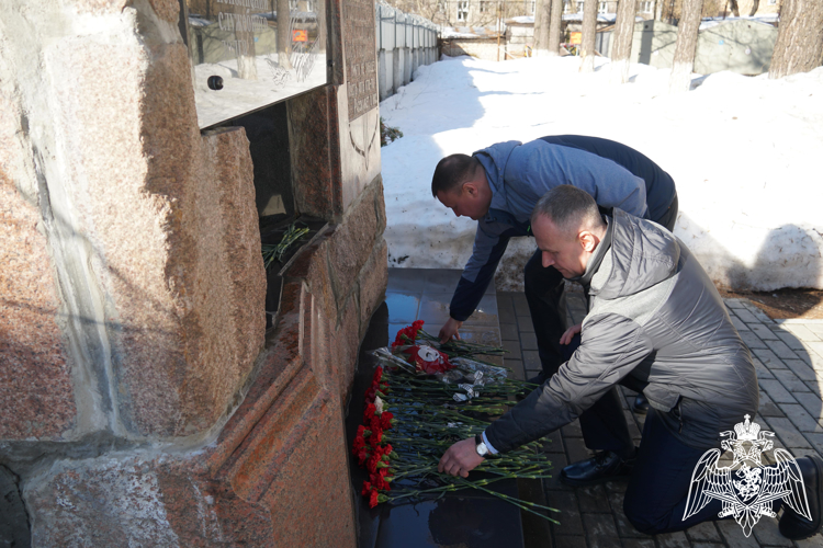 В День образования войск национальной гвардии в Иванове офицеры ведомства почтили память погибших коллег