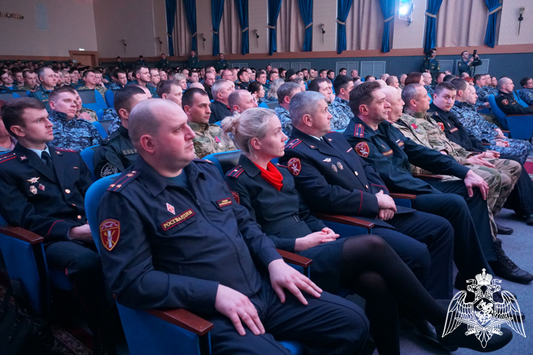 Писатель Виктор Николаев встретился с сотрудниками Росгвардии