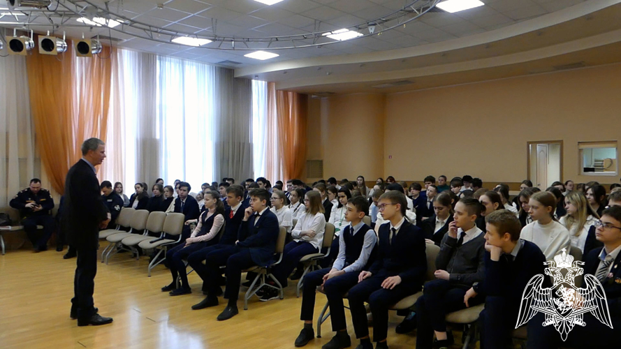 Росгвардейцы провели патриотическое мероприятие для ивановских лицеистов