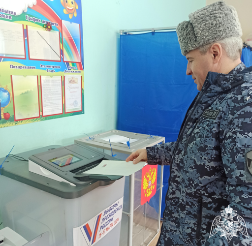 Росгвардейцы участвуют в голосовании на выборах Президента России 