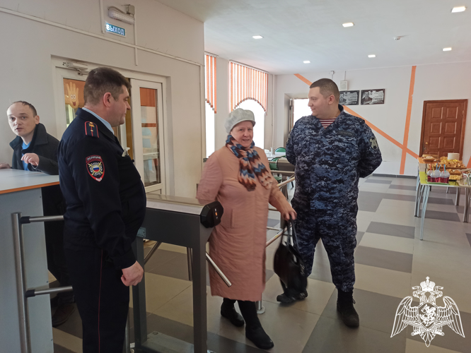 Росгвардейцы приняли участие в обеспечении безопасности во время выборов в Ивановской области