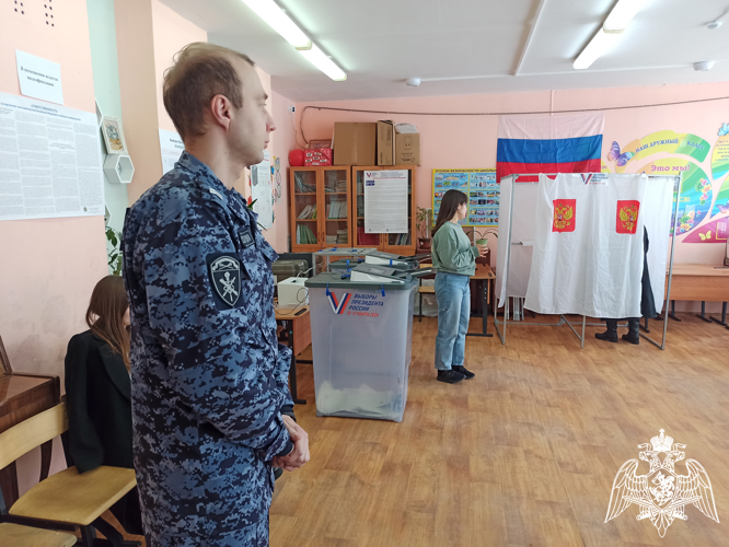 Росгвардейцы приняли участие в обеспечении безопасности во время выборов в Ивановской области
