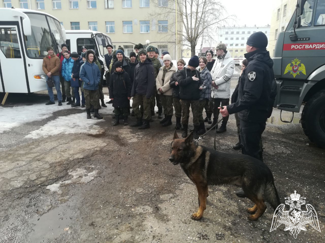 К сотрудникам ОМОН «Спарта» пришли в гости курсанты ВПША «Высота»