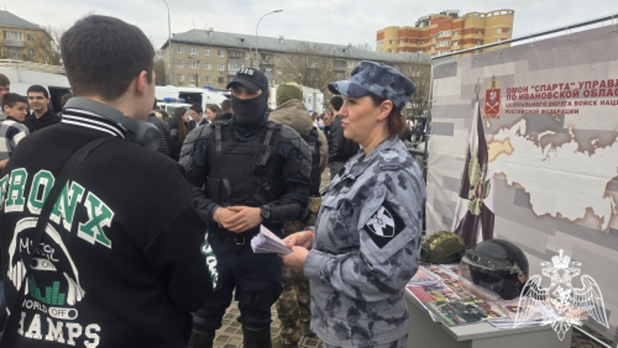 Росгвардейцы приняли участие в ярмарке вакансий в Иванове