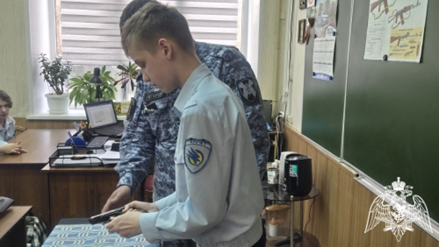 Росгвардейцы провели занятие по огневой подготовке для подшефных воспитанников