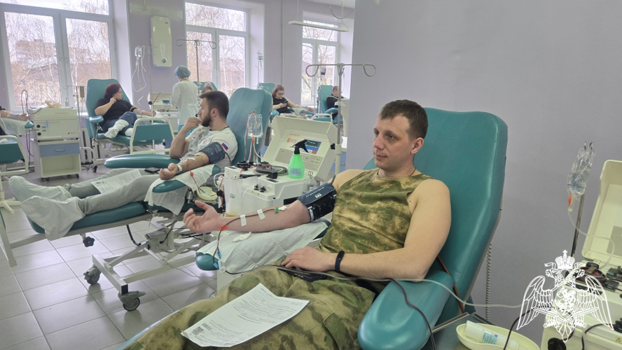 В преддверии Всемирного дня донора более 30 сотрудников Росгвардии сдали кровь в Иванове