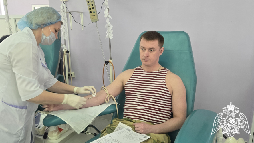 В преддверии Всемирного дня донора более 30 сотрудников Росгвардии сдали кровь в Иванове