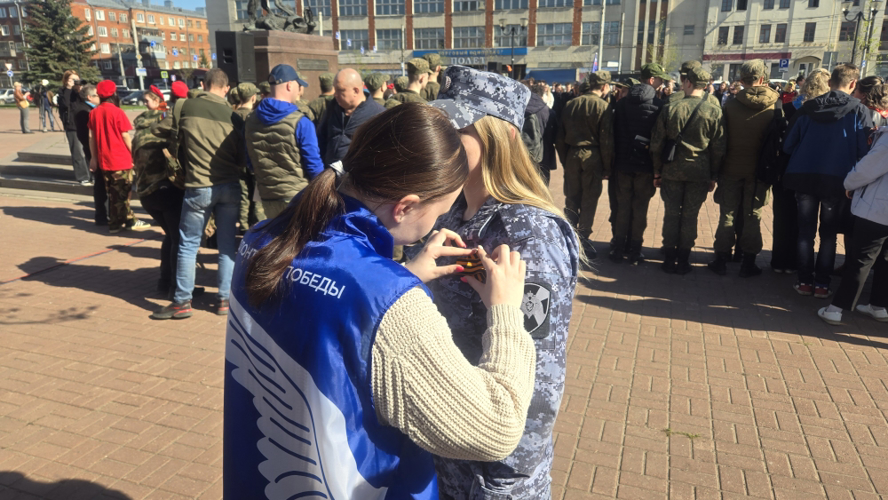 Сотрудники Росгвардии поддержали акцию «Георгиевская ленточка» в Иванове