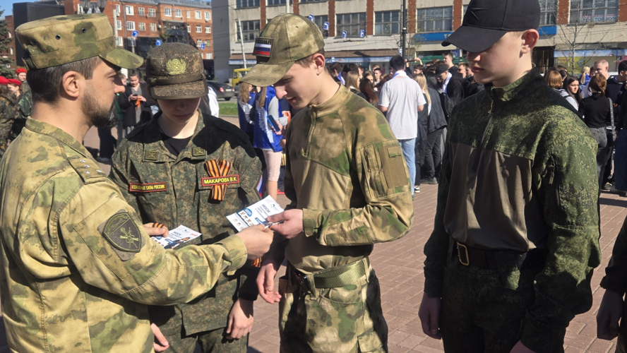 Сотрудники Росгвардии поддержали акцию «Георгиевская ленточка» в Иванове