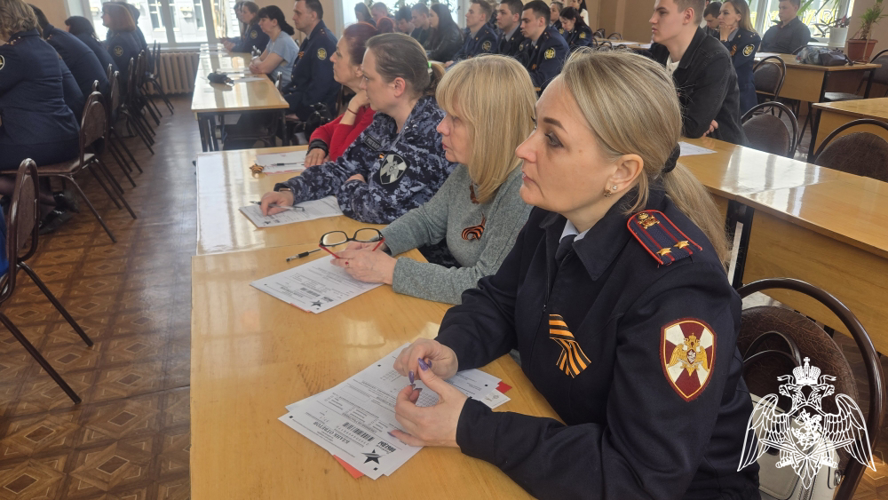 Сотрудники и военнослужащие Росгвардии написали «Диктант Победы» в Иванове