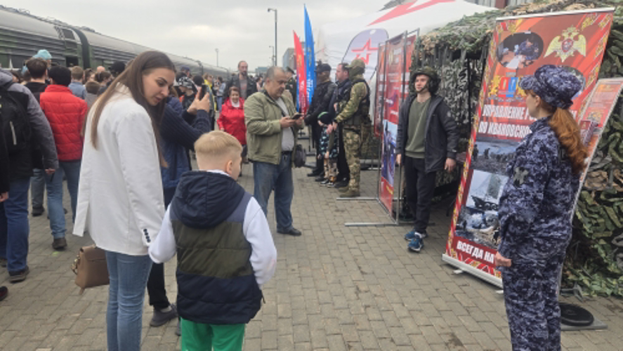 Росгвардейцы приняли участие во встрече тематического поезда Минобороны РФ «Сила в правде» 