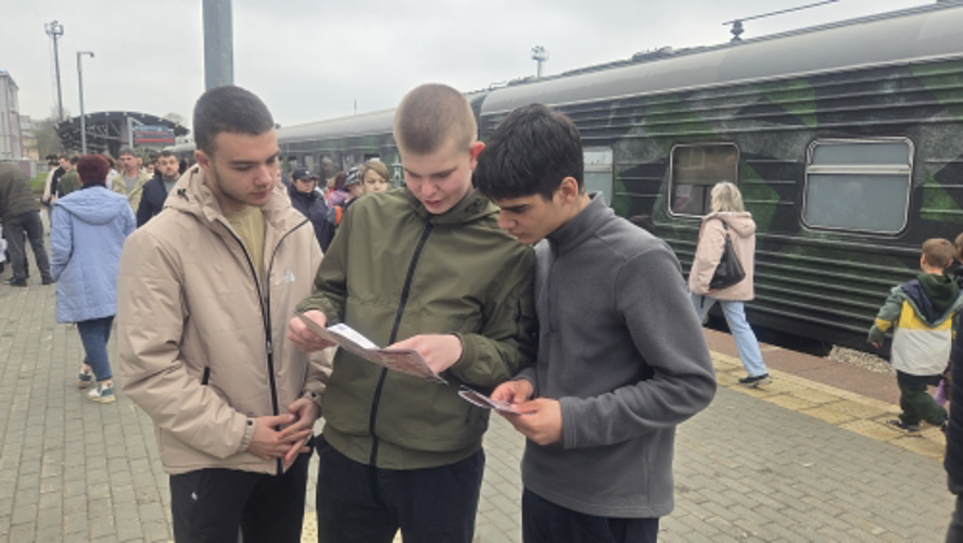 Росгвардейцы приняли участие во встрече тематического поезда Минобороны РФ «Сила в правде» 