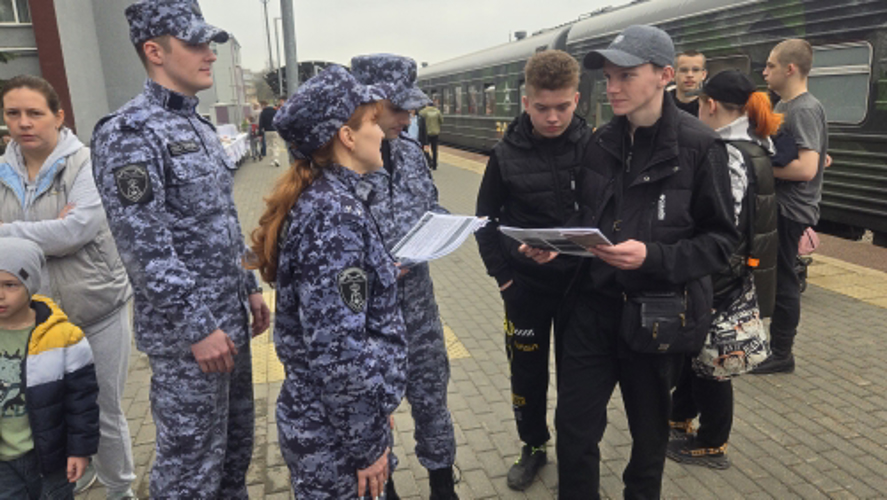Росгвардейцы приняли участие во встрече тематического поезда Минобороны РФ «Сила в правде» 